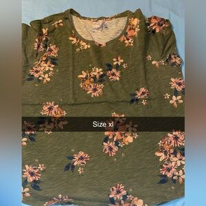 Summer top, cute and roomy.